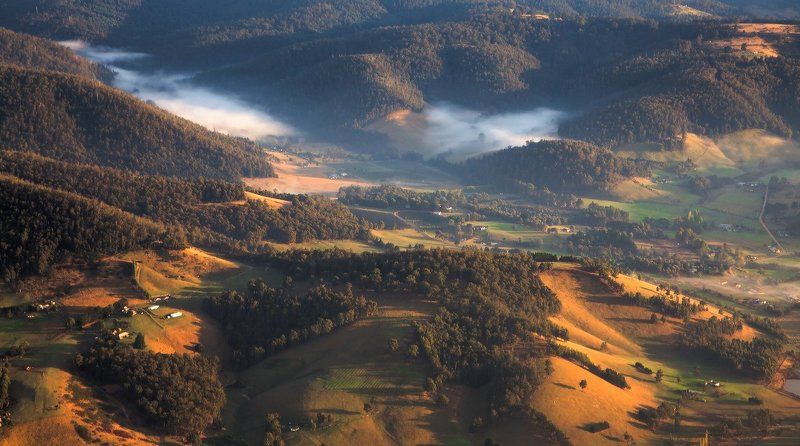 Flying over Tasmaniaphoto preview