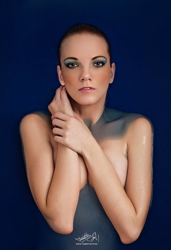 portrait,glamour,emotion Blue bathphoto preview