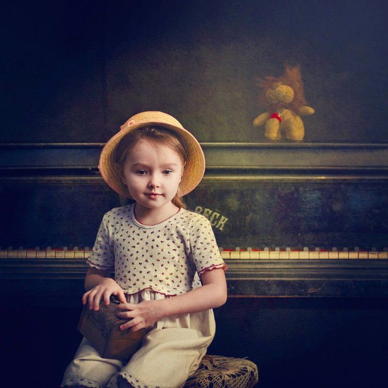 people, portrait, child, children У рояляphoto preview