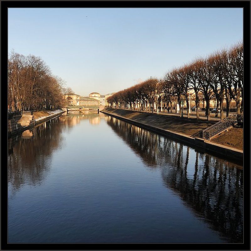 петербург, центр, мойка, утро, квадрат Простая цветная утренняя питерская квадратная картинкаphoto preview