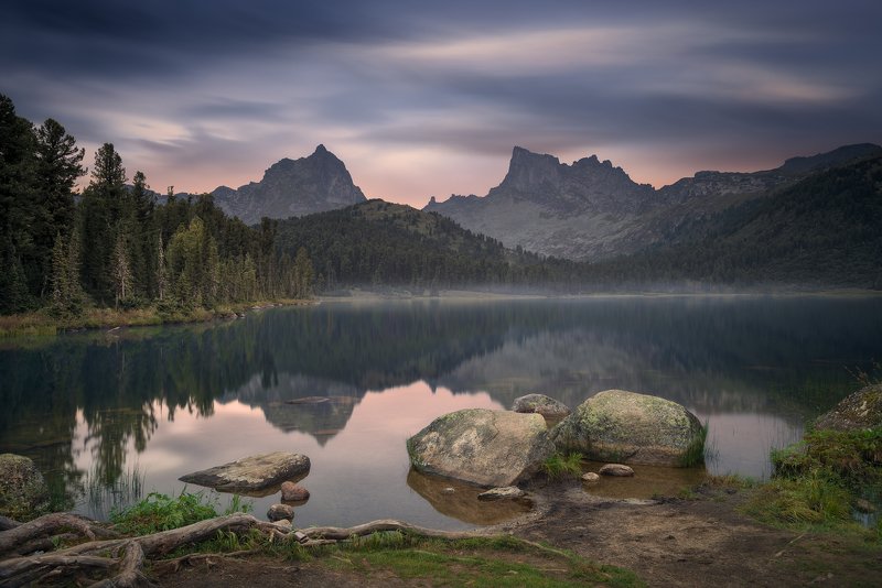 пейзаж, природа, озеро, отражение, камни, горы, скалы, пика, облака, небо, вечер, тихий, спокойный,  ергаки, красноярский край, сибирь, хребет, длинный Тихий вечер на озере Светломphoto preview