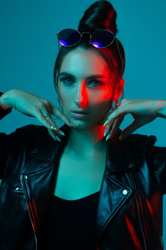 женский портрет, цветной свет, гелевые фильтры, фотосессия в студии, студийная фотосессия Настя фото превью