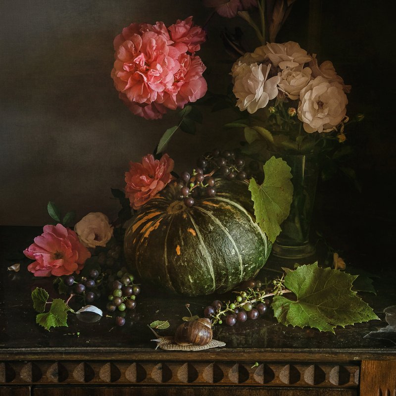 натюрморт, цветы, розы, ягода, виноград, тыква, улитка Про тыкву, цветы и улиткуphoto preview