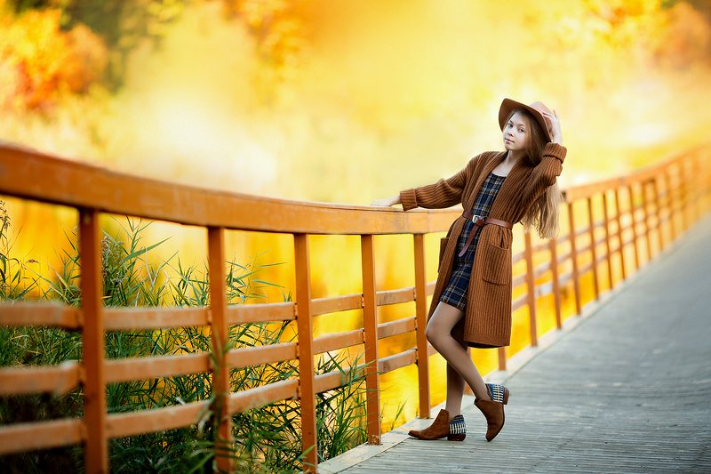 семейная фотография, детская фотография, теплые кадры, огненные фото, теплые фото, обучение фотографии, портрет, красивые фотографии, постановочные фотографии, художественные фотографии, Валерия Мороз, фотохудожник, красивые портреты, дети, семьи,  Осенний мост photo preview