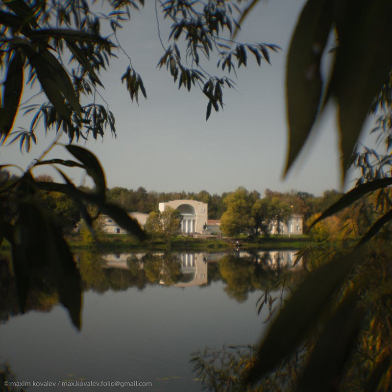 europe, kuzminki, russia, architecture, autumn, estate, farmstead, foliage, leaf, leaves, manor, monocle, monolense, nature, park, photo, plant, pond, reflection, stables, tree, water, willow, yard, европа, кузьминки, москва, россия, архитектура, вода, де Осенний вид на конный двор в усадьбе Кузьминки / Autumn view of the horse yard in the Kuzminki estatephoto preview