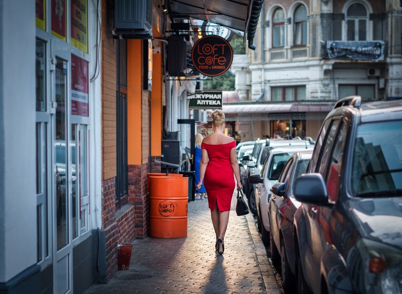 street, streetphoto, woman, vacations, summer, crimea, redcolor, nikon Кадр из неснятого фильма...photo preview