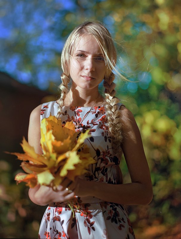 плёнка, medium format, постановочная фотография, романтика, жанровый портрет, осень, природа, листья, октябрь Русская осень...photo preview