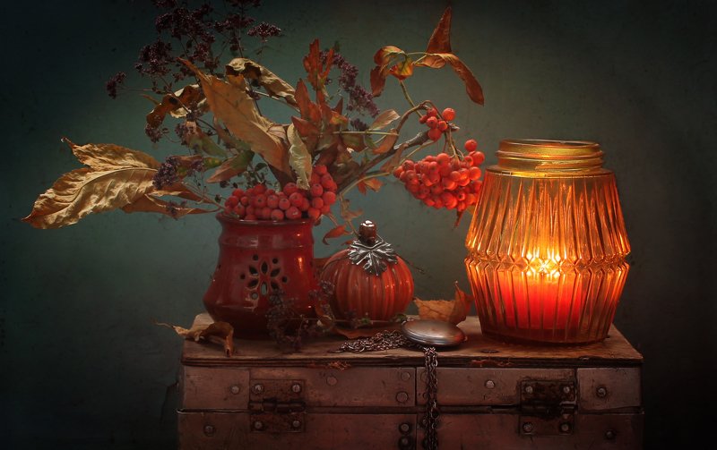 натюрморт, осень, подсвечник, сундучок, тыква, рябина, листья Осеннее ретроphoto preview