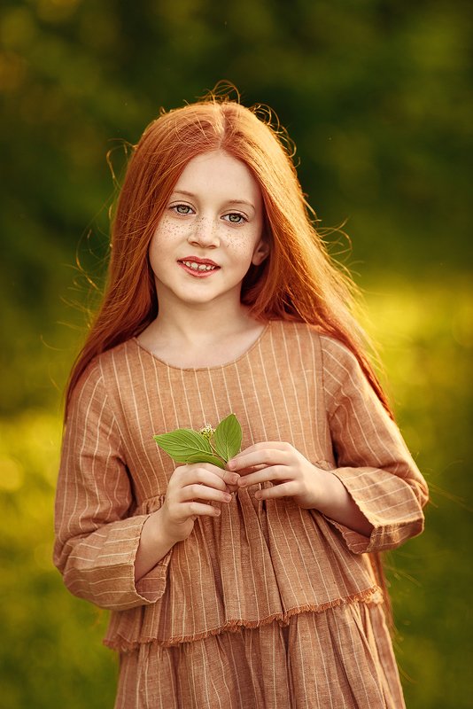 kid, child, children, pet, friends, friend, friendship, animal, girl, charming, pretty, дети, девочка, детская фотосессия, детская фотография, children photography, летняя фотосессия, фотосессия с животными, еж, дети модели, дети модели москва Феонаphoto preview