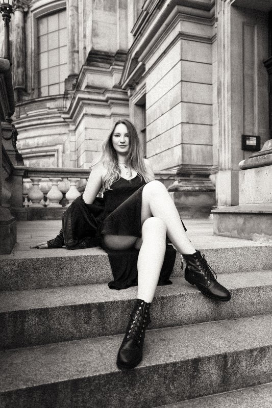 portrait, model, модель, girl, портрет, berlin, берлин, city, dress, sexy, black and white photo preview