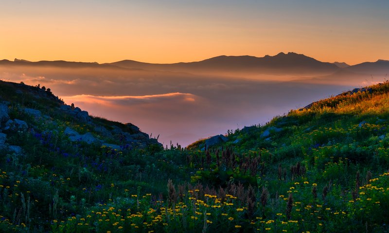 Утро над долинойphoto preview