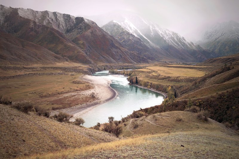 природа  алтай горы облака пейзаж путешествие тени  утро туман река катунь инегень Заснеженный Инегеньphoto preview