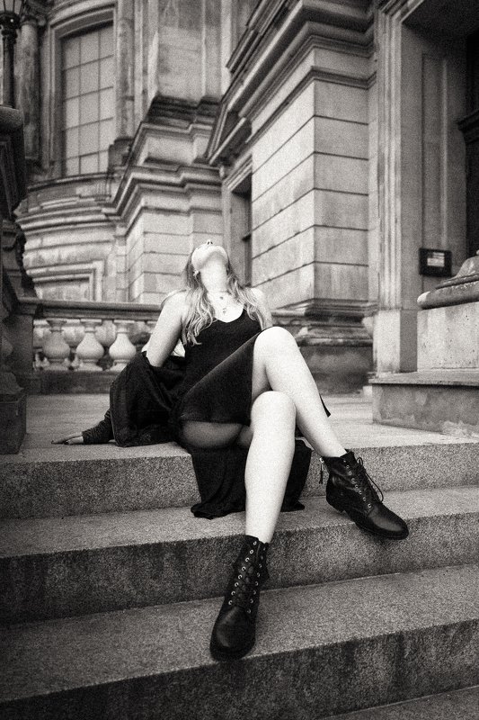 portrait, model, модель, girl, портрет, berlin, берлин, city, dress, sexy, black and white photo preview