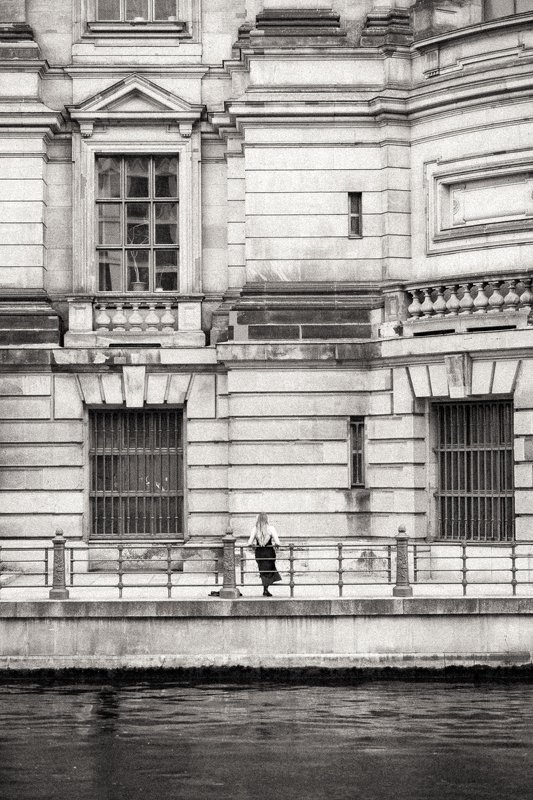 portrait, model, модель, girl, портрет, berlin, берлин, city, dress, sexy, black and white photo preview