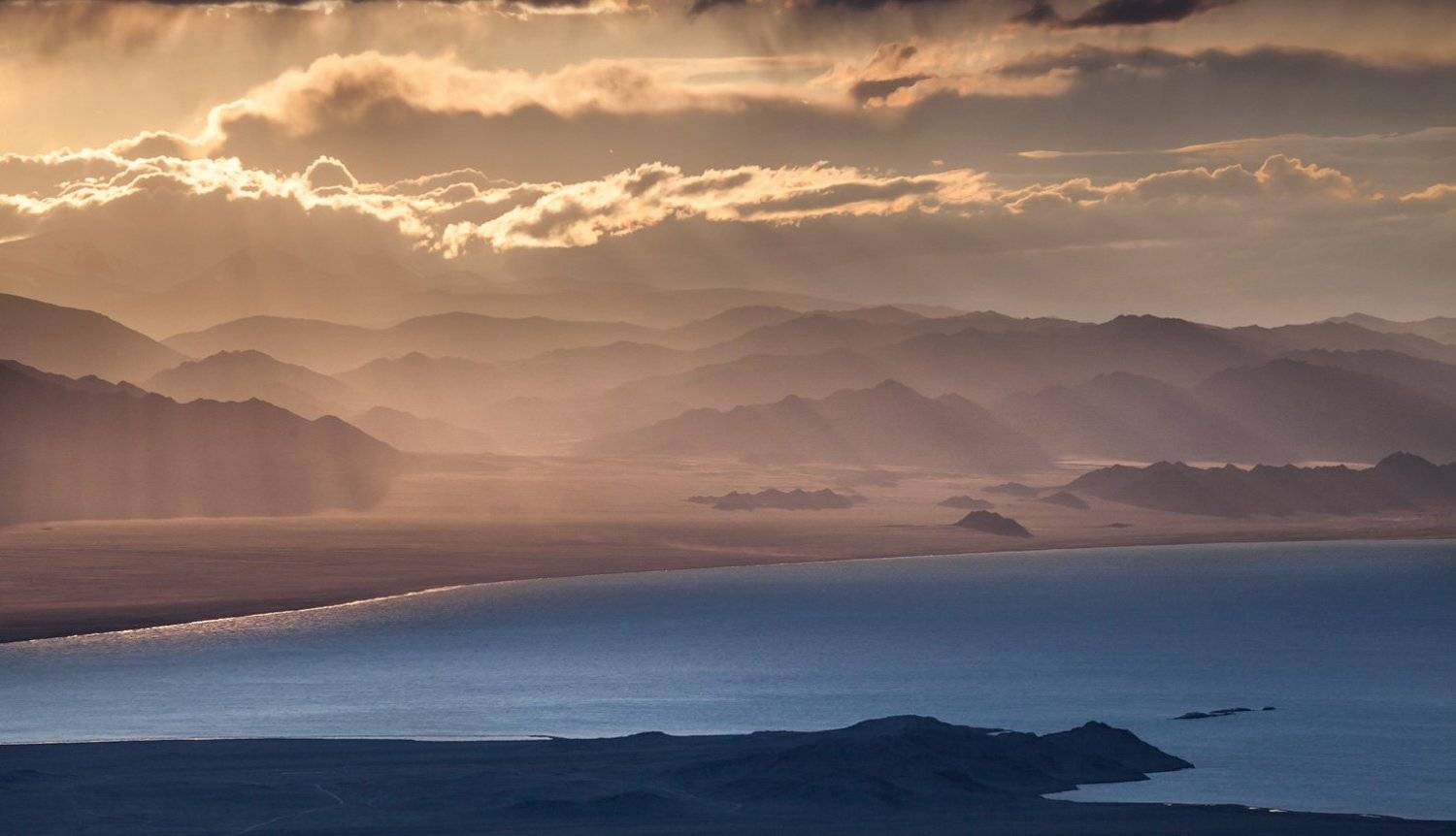 УУРЭГ НУУР.... Автор: Yuri Ovchinnikov , Yuri Ovchinnikov