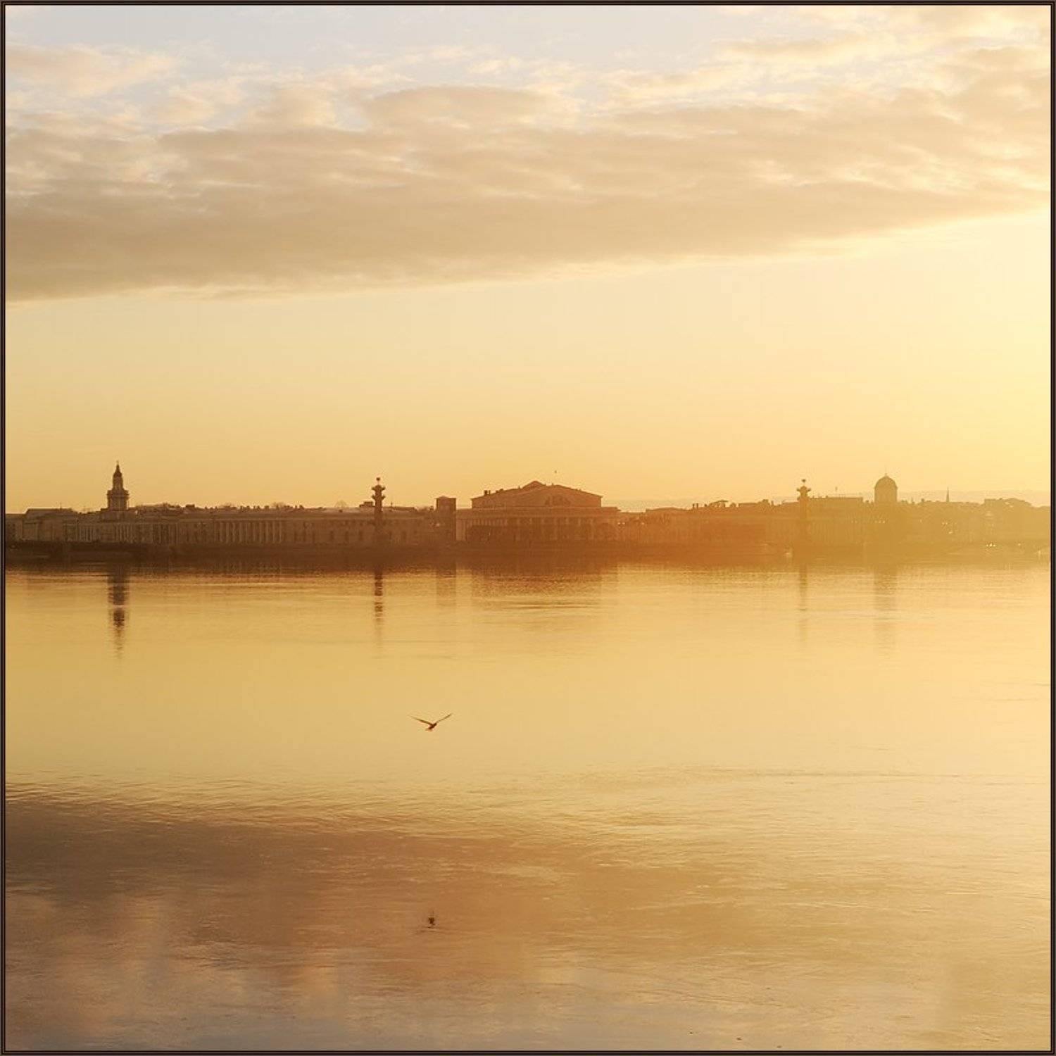 Простая закатная питерская квадратная зарисовка с Невы. Автор: Kirill Shapovalov петербург, центр, нева, закат, квадрат, Kirill Shapovalov