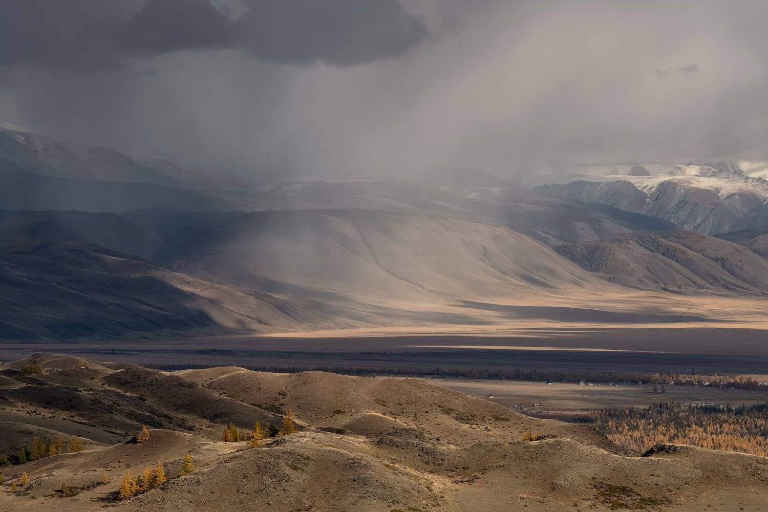 Идет непогода.. Автор: Марина Фомина алтай.северо-чуйский хребет., курайская степь., Марина Фомина