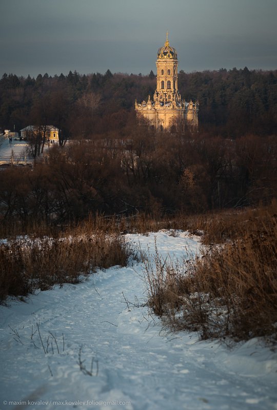 dubrovitsy, europe, moscow suburb, russia, znamenskaya church, architecture, church, cross, cupola, dome, evening, nature, panorama, path, sky, snow, sunset, temple, winter, дубровицы, европа, знаменская церковь, подмосковье, россия, архитектура, вечер, д Зимний вид на Знаменскую церковь на закатеphoto preview