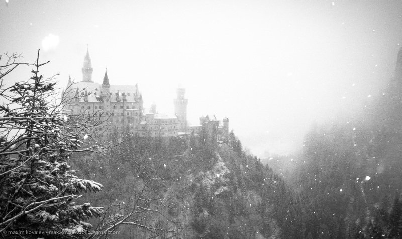 monochrome, монохром, чб, bw, castle, замок, germany, neuschwanstein, fog, snow, winter, hohenschwangau, германия, нойшванштайн, зима, снег, туман, bavaria, бавария Укрыла туча снежная.. / A snow cloud covered up..photo preview