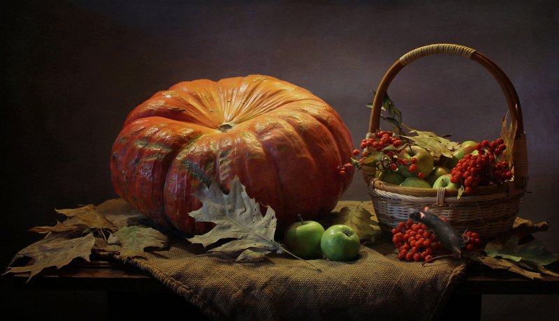 натюрморт, осень, тыква, рябина, корзина, мышь Осенние приключения маленькой мышкиphoto preview
