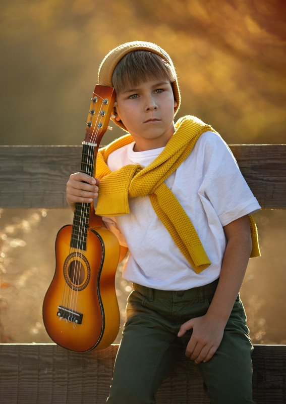 семейная фотография, детская фотография, теплые кадры, огненные фото, теплые фото, обучение фотографии, портрет, красивые фотографии, постановочные фотографии, художественные фотографии, Валерия Мороз, фотохудожник, красивые портреты, дети, семьи,  Гитара photo preview