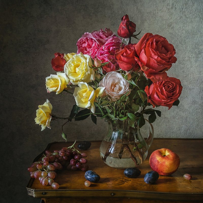 натюрморт, стекло, кувшин, цветы, розы, ягода, виноград, сливы, персик Розы из моего садаphoto preview