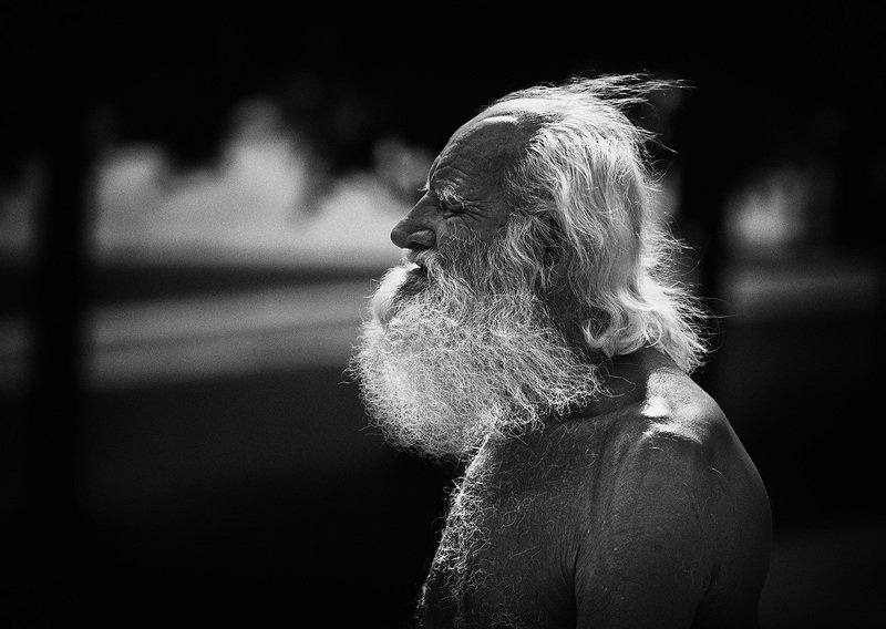 чб фото, жанровый, уличный,  мужской портрет, прохожий Лето, прохожийphoto preview