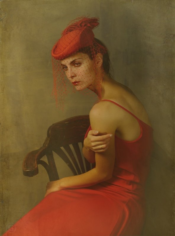 Незнакомка в красномphoto preview