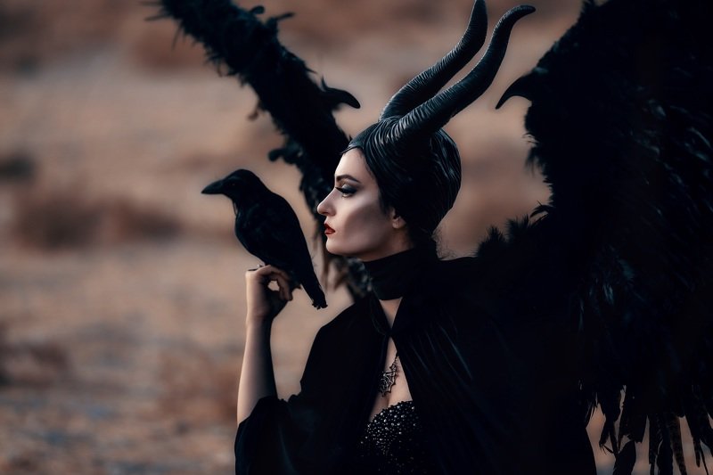 малефисента девушка ворон косплей фентези Малефисентаphoto preview