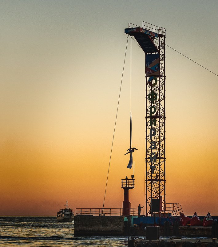 закат, город, акробатика, море, отпуск, крым, ялта Гимнастика на закате...photo preview