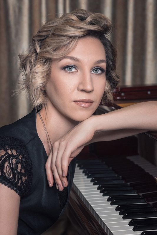 портрет, жанр, пианистка, музыка, женщина Пианисткаphoto preview
