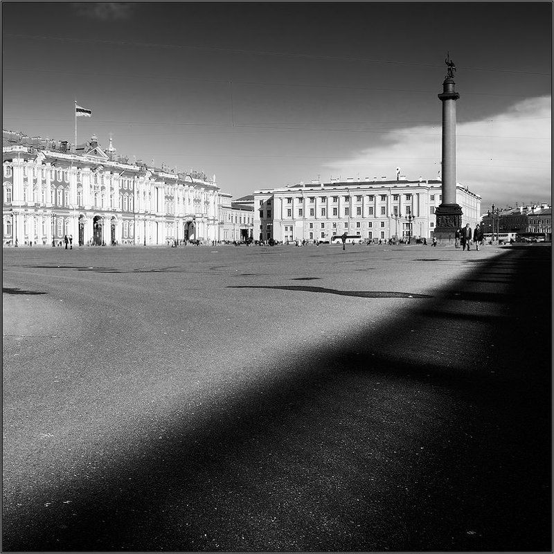 петербург, центр, дворцовая чб, квадрат Черно-белый квадратный питерский контрастный геометрический этюд с Дворцовойphoto preview