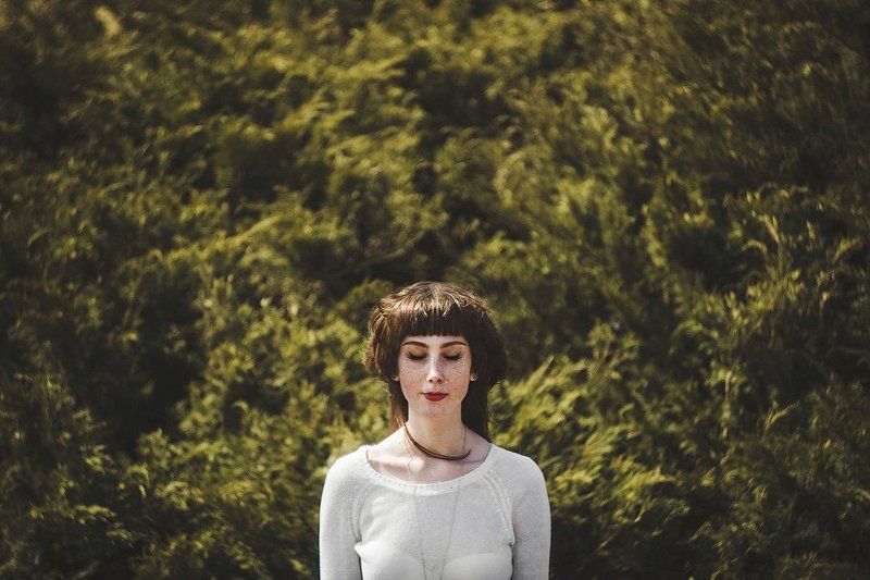 Девушка с веснушкамиphoto preview