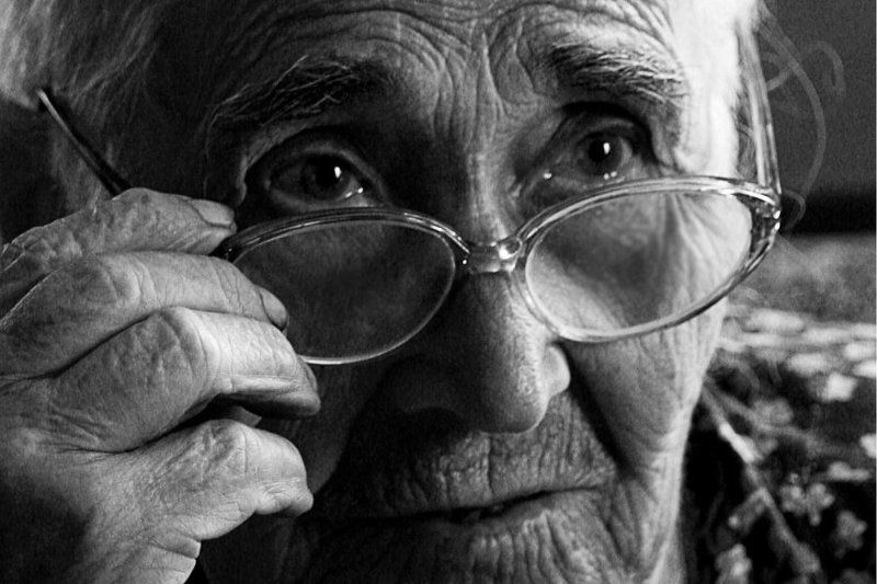 Старая учительницаphoto preview