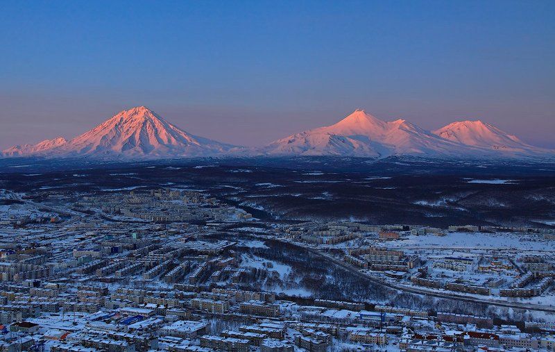 петропавловск-камчатский, вулкан, авачинский, корякский, вечер, город стражи городаphoto preview