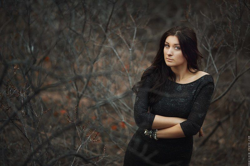 девушка, брюнетка, 135, ветки, кусты, Оляphoto preview