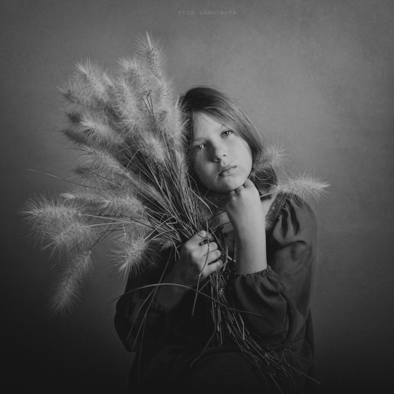 детский портрет, осень, постановка,монохром Осенняя траваphoto preview