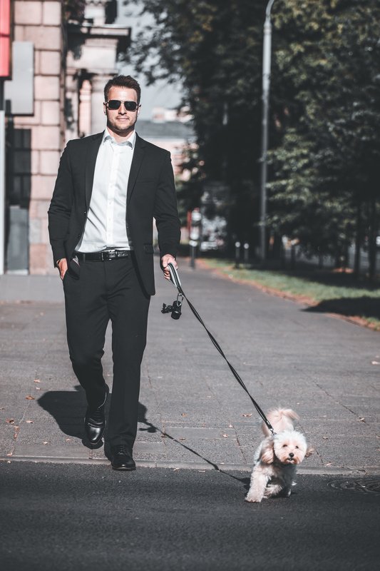 Мужчина с собачкойphoto preview