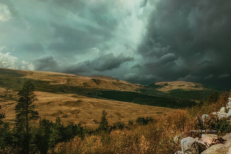 пейзаж плато лучи свет тучи плато лагонаки адыгея красиво Перед грозойphoto preview
