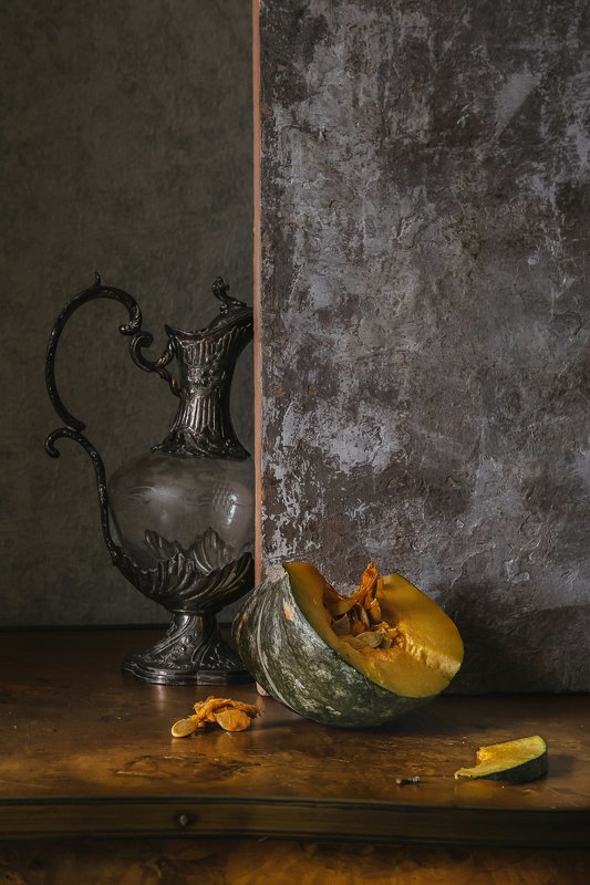 натюрморт, стекло, кувшин, тыква Про ломтик тыквыphoto preview