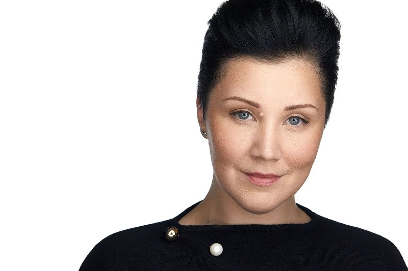 headshot, close-up, portrait, head, studio photo preview