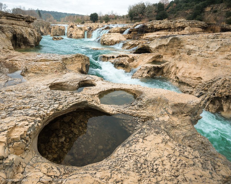 europe, france, la ceze river, la roque-sur-ceze, sautadet, сascade, bank, nature, river, rock, stone, water, waterfall, winter, европа, франция, берег реки, вода, водопад, зима, камень, каскад, порог, природа, река, скала, на пороге / on the riftphoto preview