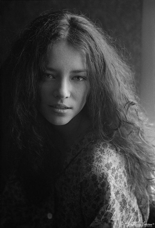 портрет, портрет девушки, черно-белое фото, черно-белая фотография, foto-vdvoem, фото вдвоем, пленка, пленочное фото, пленочная фотография Аннаphoto preview