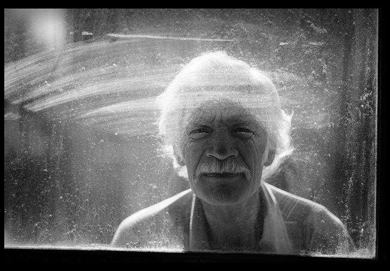 как белым полем дымphoto preview