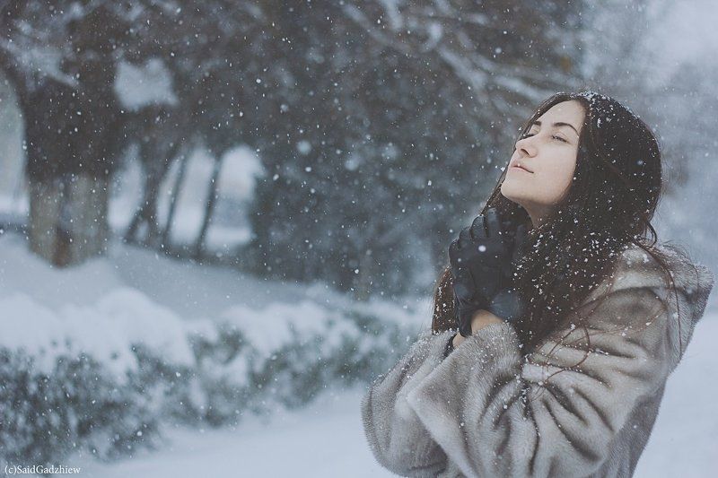 Взгляд в никуда..в глазах не видно дна... :)photo preview