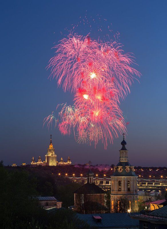 салют, 9 мая, москва, мгу, воробьёвы горы салют Победыphoto preview