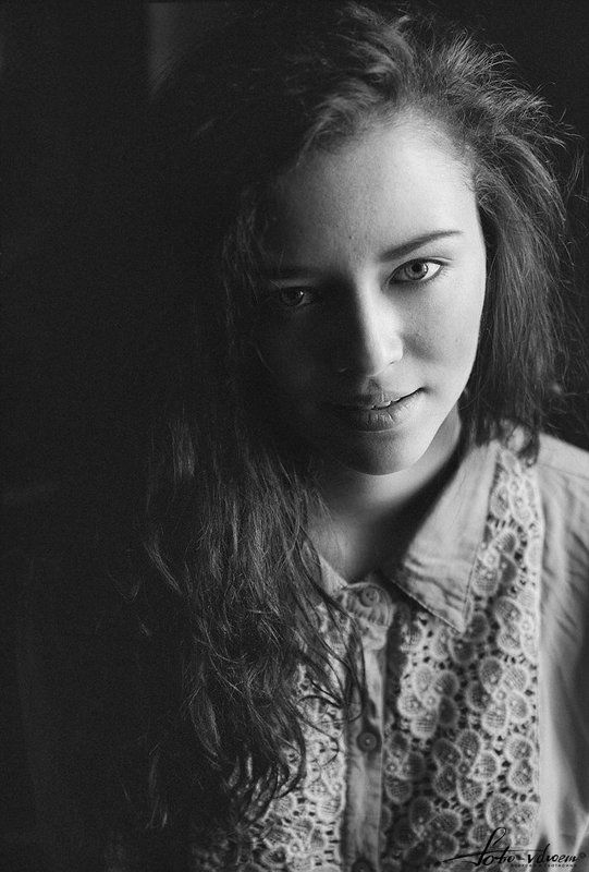 портрет, портрет девушки, черно-белое фото, черно-белая фотография, foto-vdvoem, фото вдвоем, пленка, пленочное фото, пленочная фотография Аннаphoto preview