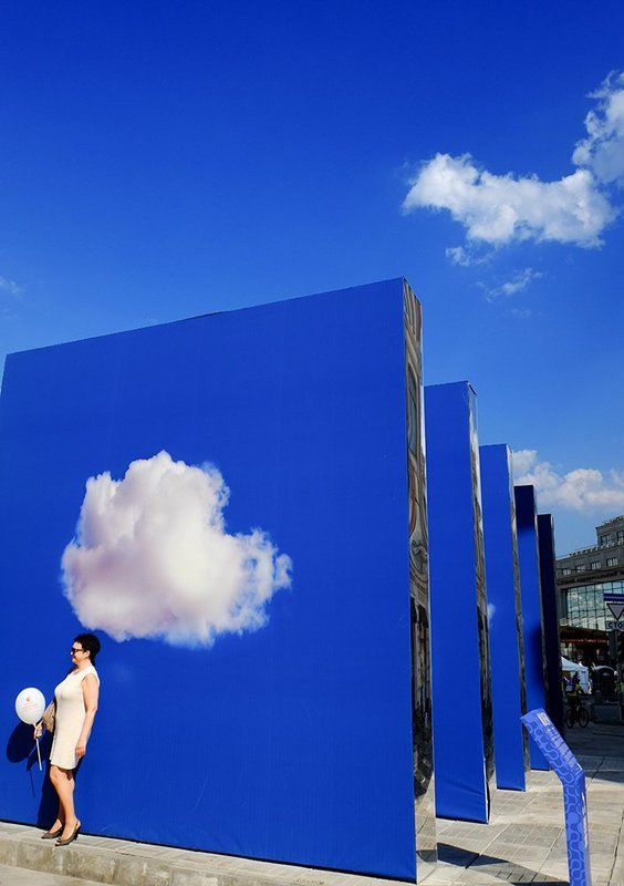 про небо, облака и девушкуphoto preview