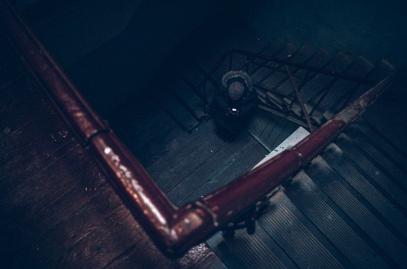 У лестницыphoto preview