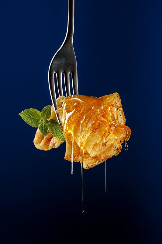 мёд, еда, блин, блины, десерт, предметная фотография, фудфотография Блинчик с мёдомphoto preview